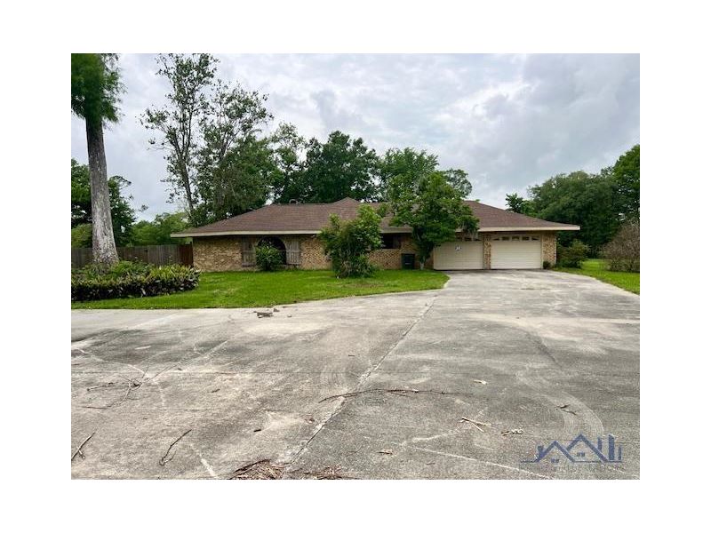 296 Bobcat, Thibodaux, LA 70301 MLS 2024006974 CENTURY 21